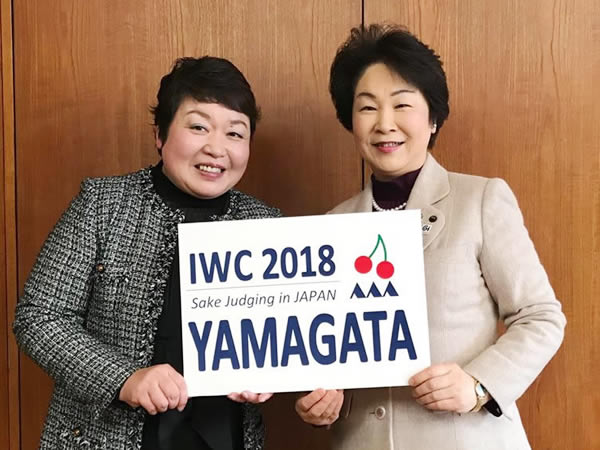 (左)株式会社コーポ・サチ 平出氏(右)山形県 吉村知事